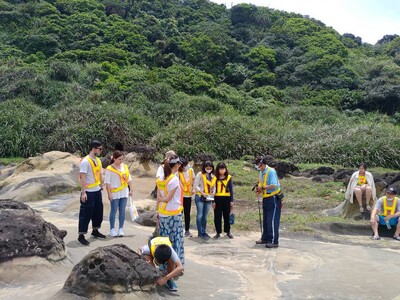 LINE_ALBUM_20210501碩餐一甲，和平島校外教學_220519_8